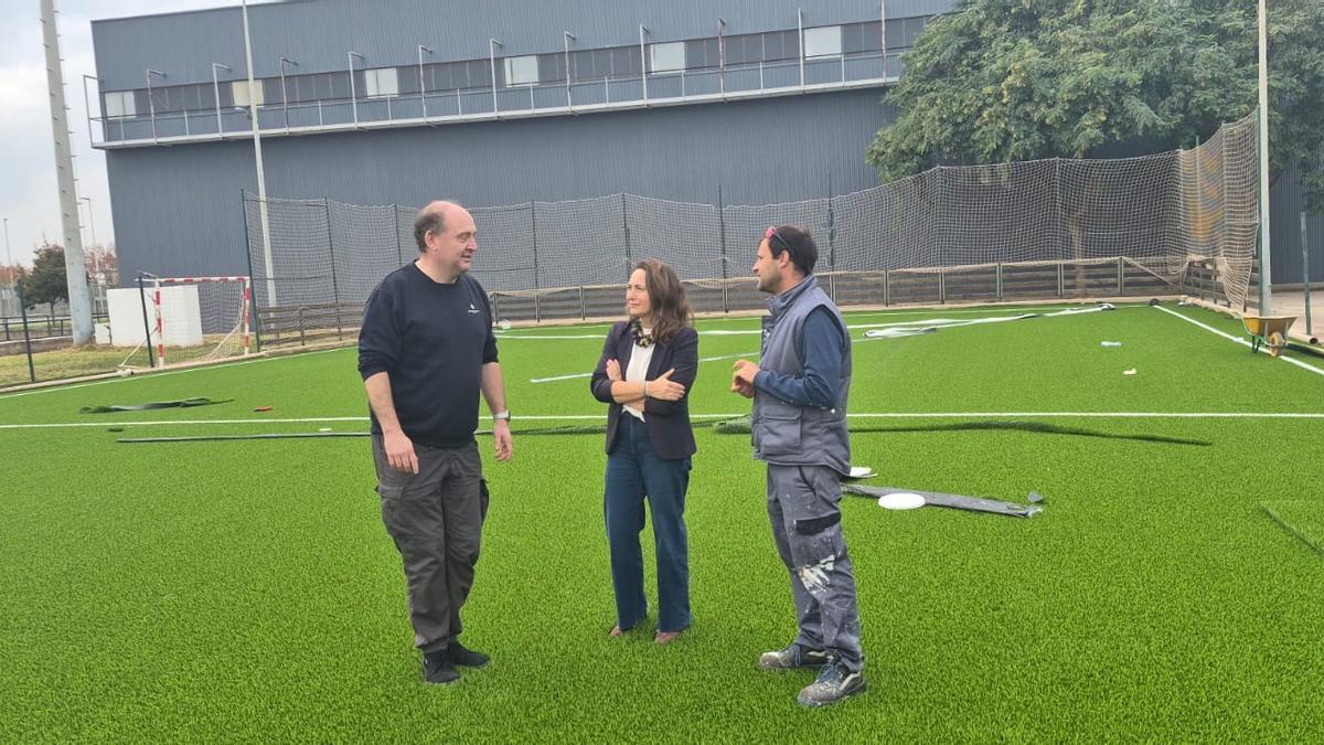 La concejala Maica Hurtado, en el parque deportivo Sindical.