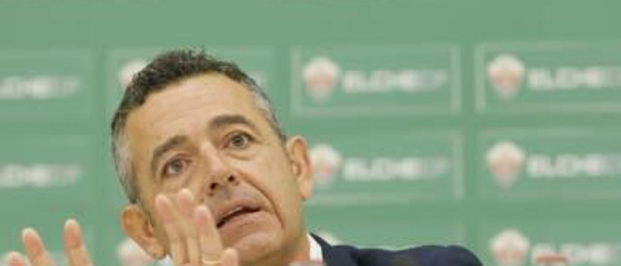 Diego García, presidente del Elche CF, en la sala de Prensa del Martínez Valero.