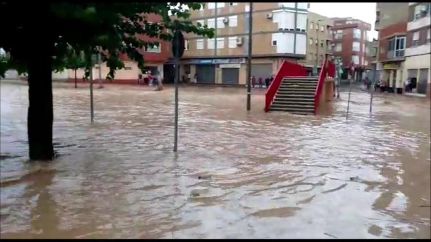 Las calles de Espinardo se convierten en una piscina por las fuertes lluvias