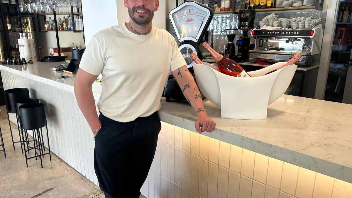 Xavier Climent en la barra de Informal Vadebo