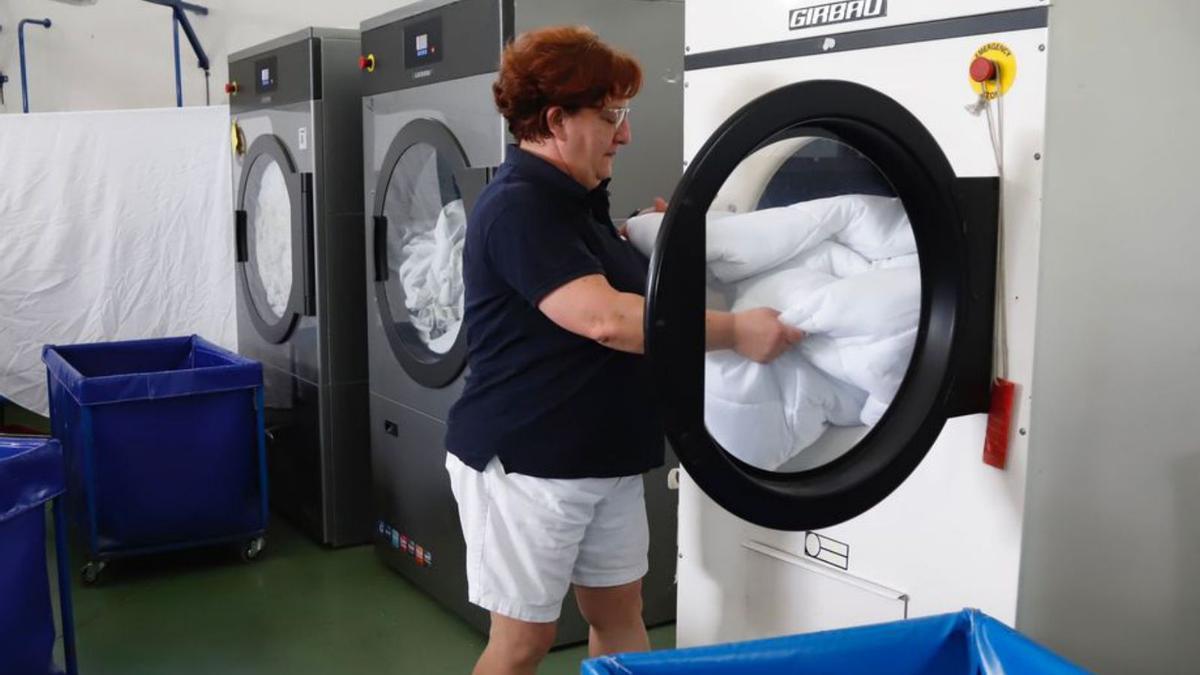 Costes: La lavandería Avanza ha doblado la plantilla e instalado maquinaria.