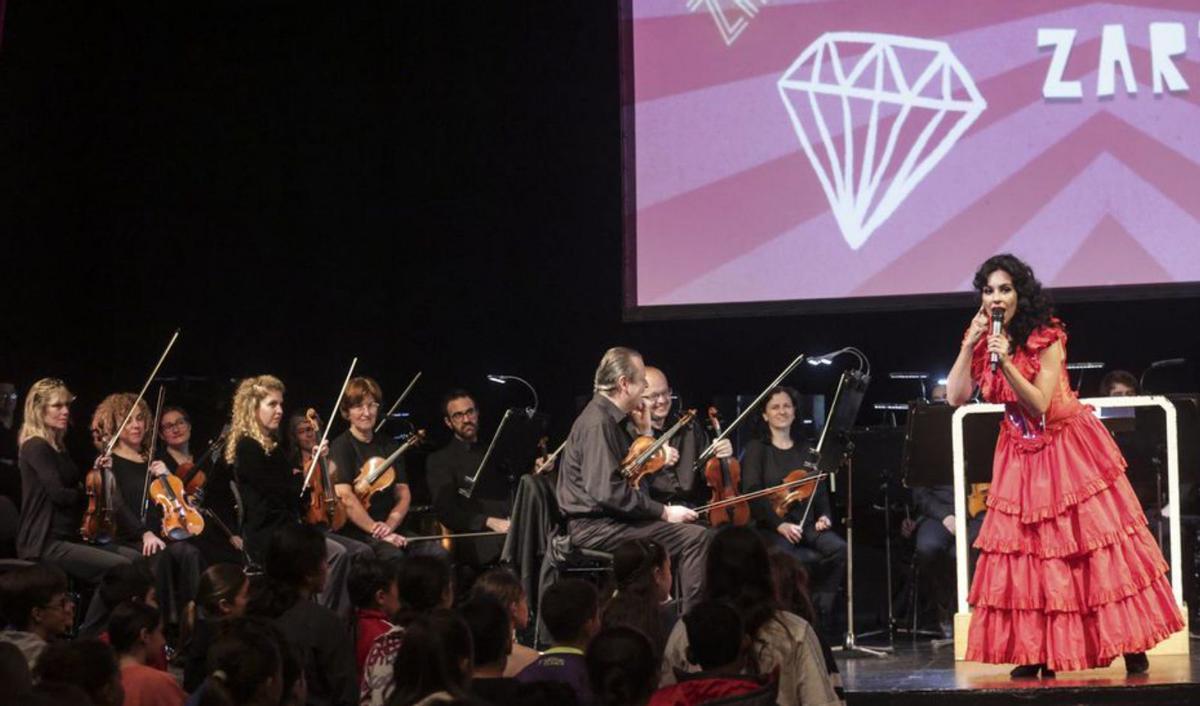Escolares durante el concierto en el Filarmónica.