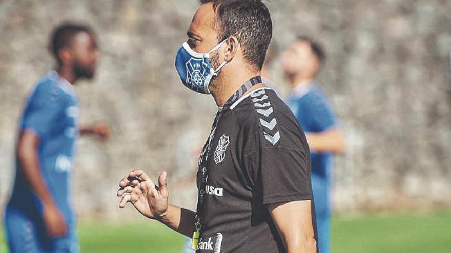 Tenerife-Las Palmas, último ensayo real antes de la Liga