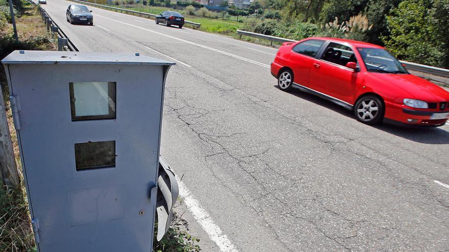 Las carreteras de Pontevedra, vigiladas por 16 radares // MARTA G.BREA