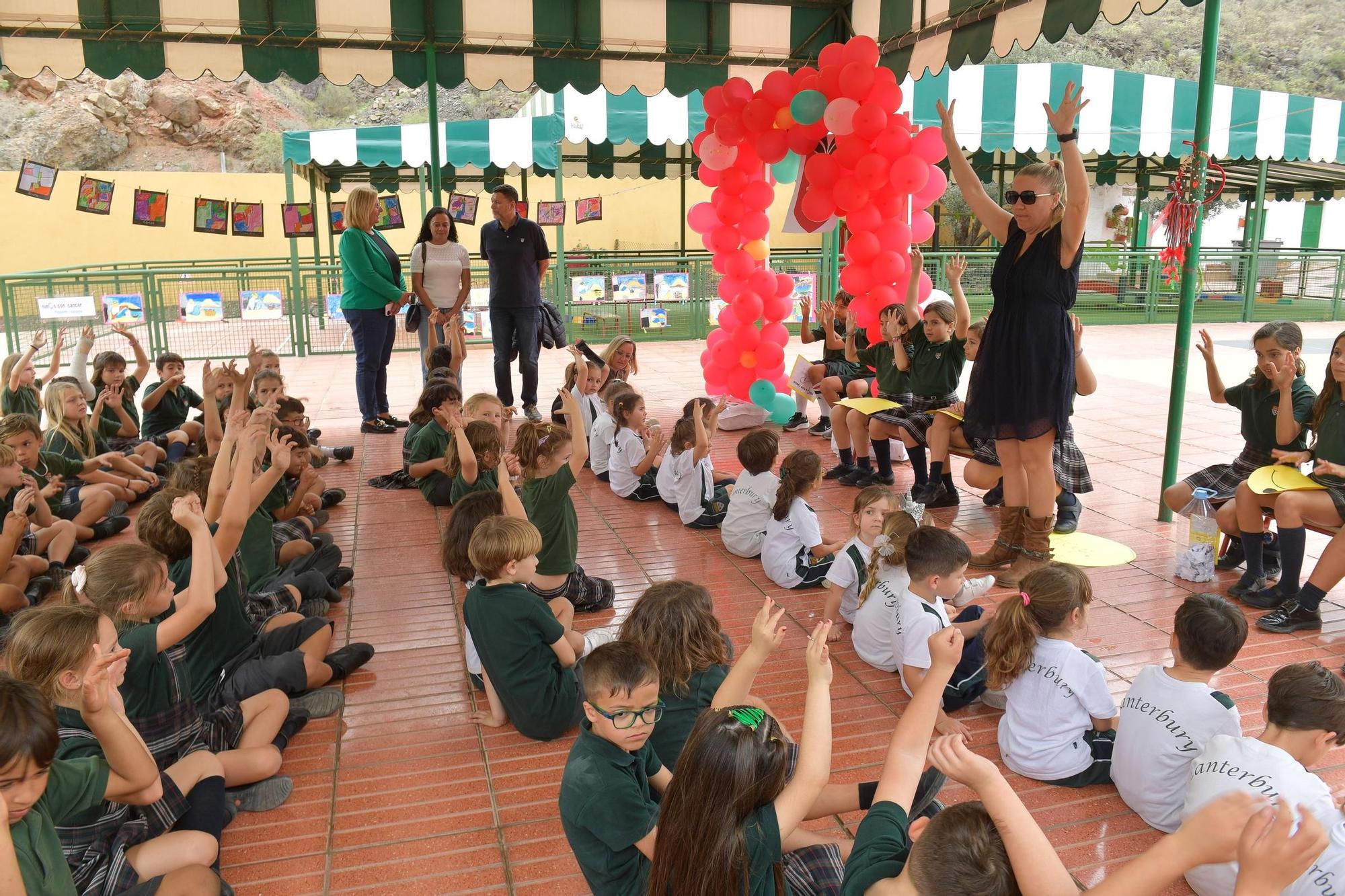 Subasta de un cuadro en el Canterbury School Maspalomas para ayudar a Pequeño Valiente