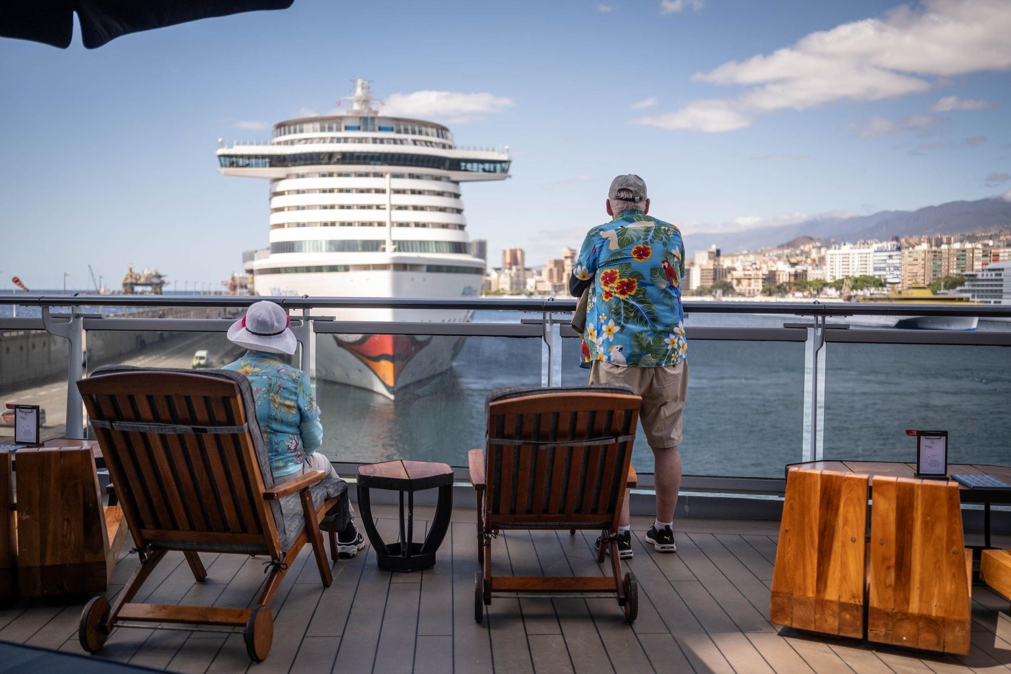 Visista crucero Resilient Lady, en Puerto Santa Cruz