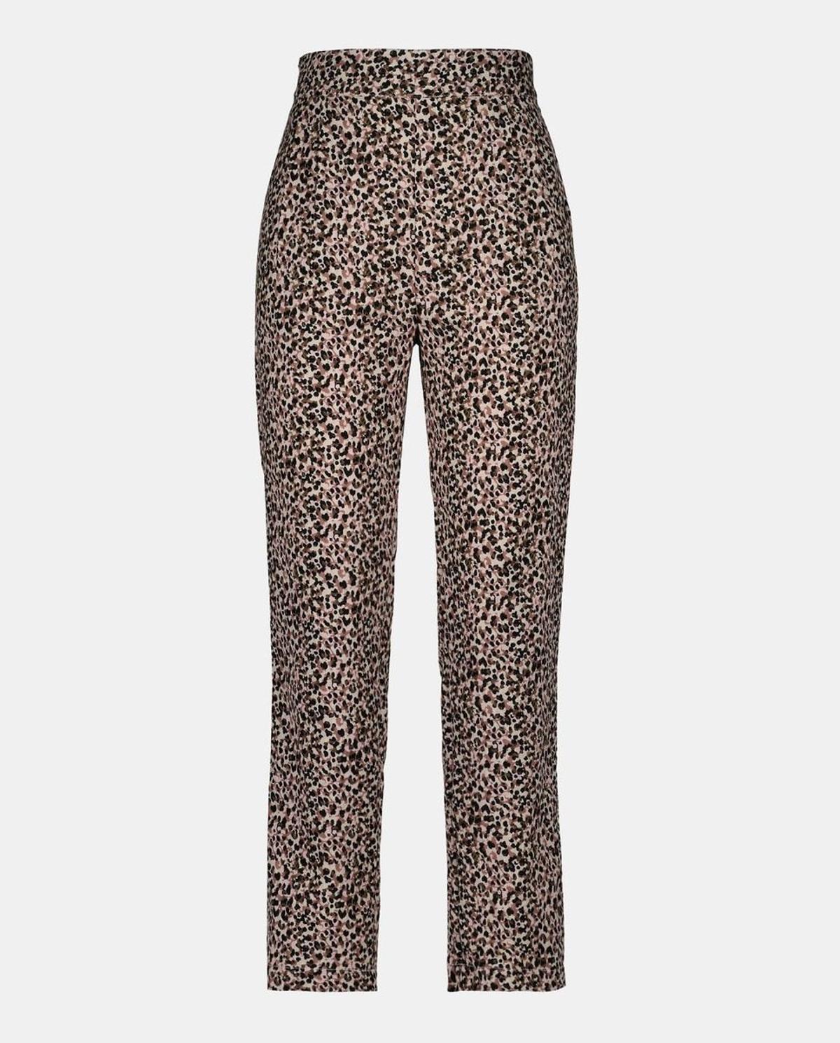 El pantalón de leopardo es el favorito de las estilistas para este