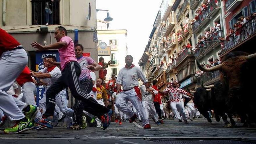 Un momento de la carrera de ayer en las calles de Pamplona.