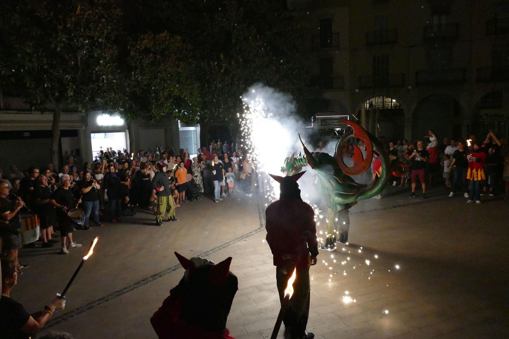 L'Encesa del Drac de Figueres es converteix en una nova tradició de les Festes de Sant Pere