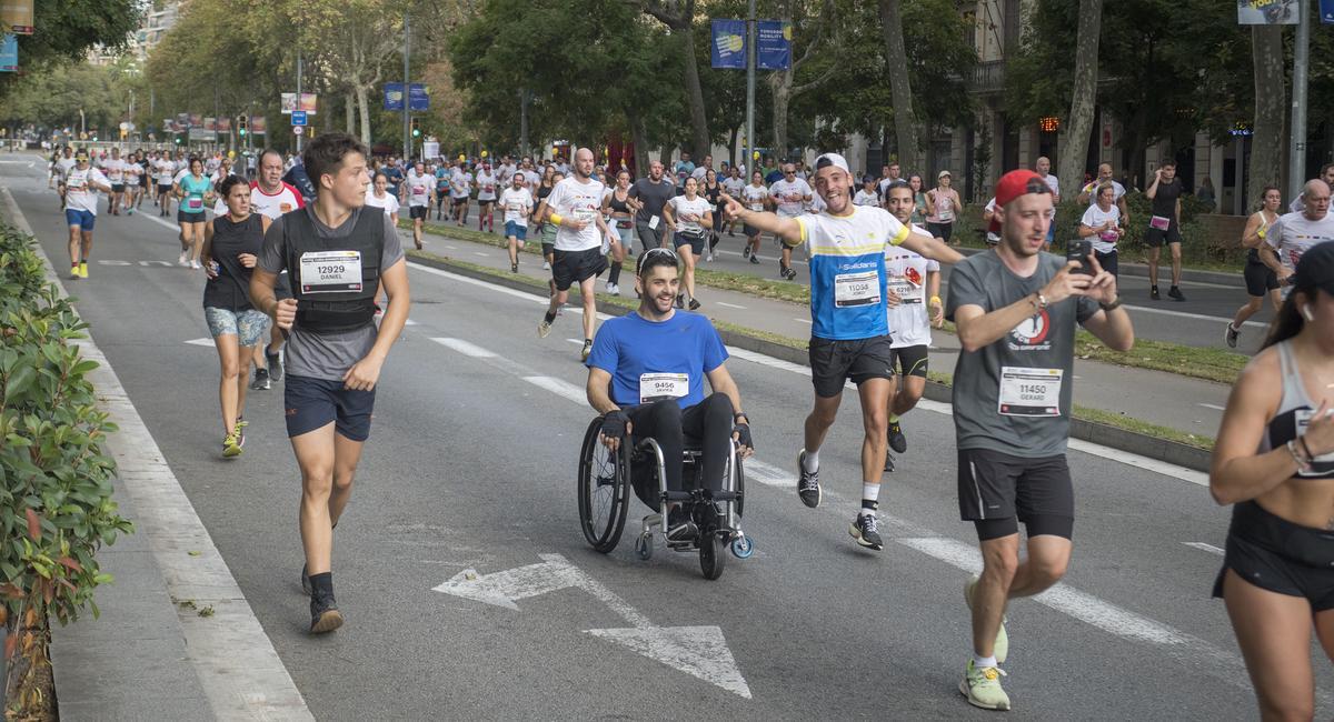 Los corredores descienden paseo de Sant Joan