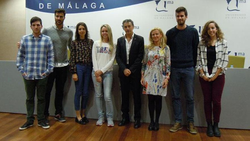 Foto de familia tras el acto celebrado este jueves en la Universidad de Málaga.