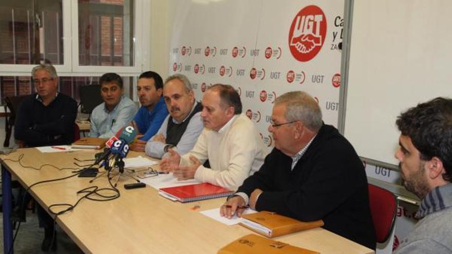 El secretario autonÃ³mico de UGT, Faustino Temprano, durante una rueda de prensa.