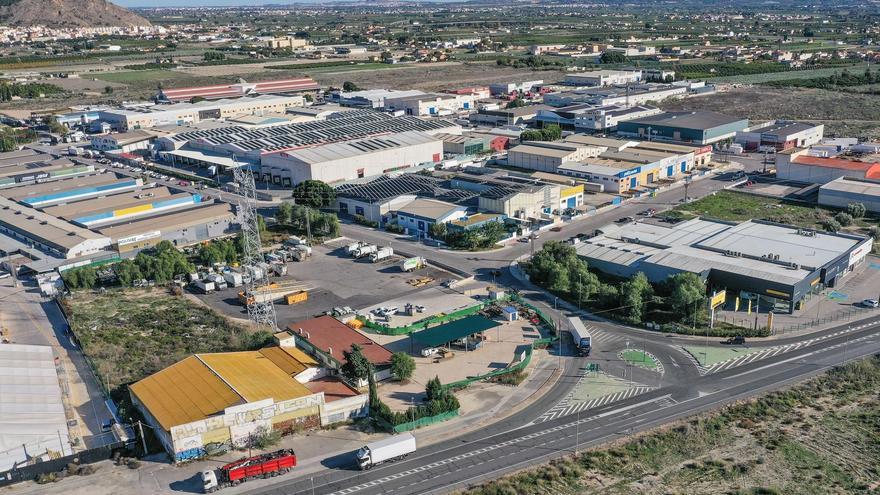 Una deuda de 25.500 euros de Orihuela con la Generalitat lastra una ayuda de 300.000 para mejorar el polígono 