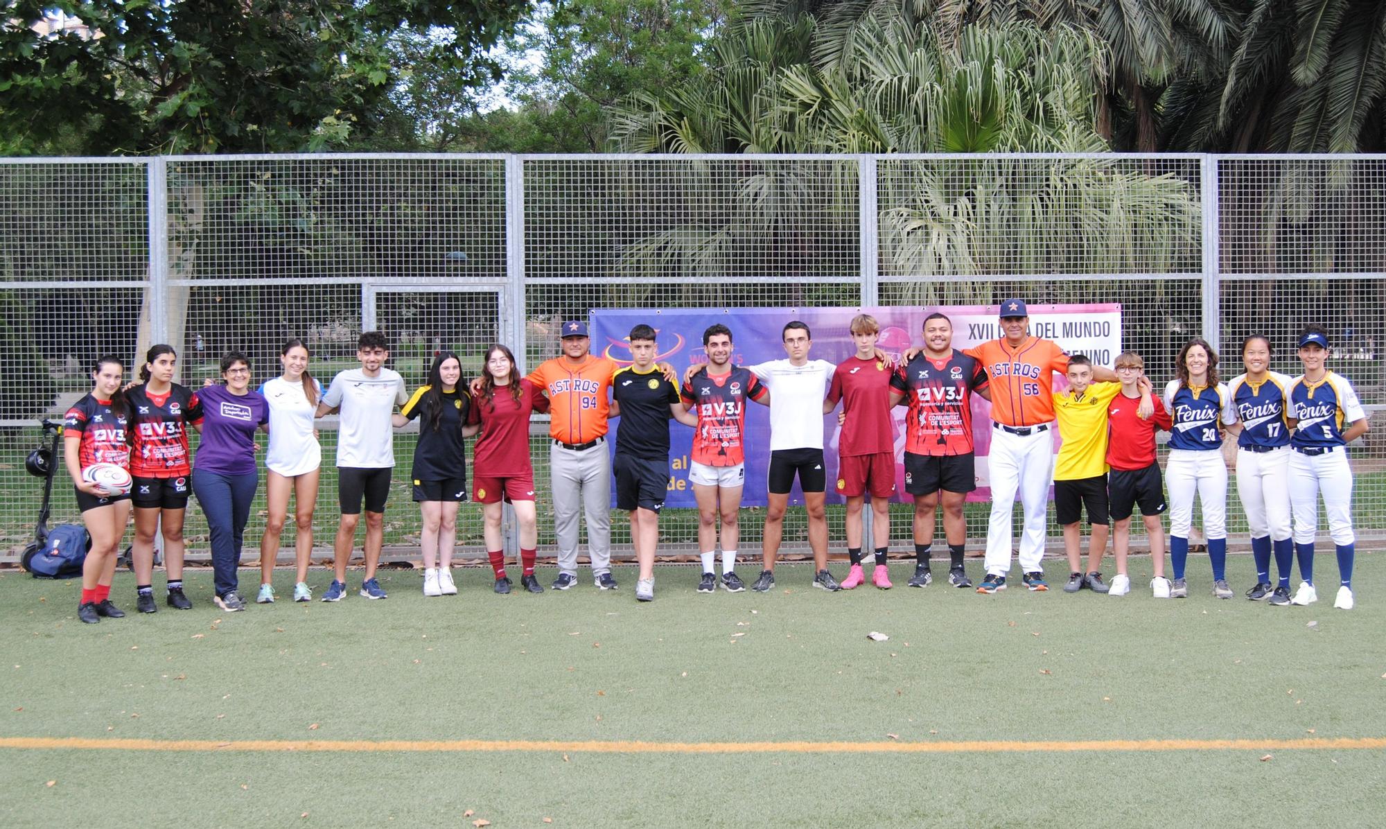 El deporte valenciano muestra su apoyo a la Copa Mundial de sófbol femenino.