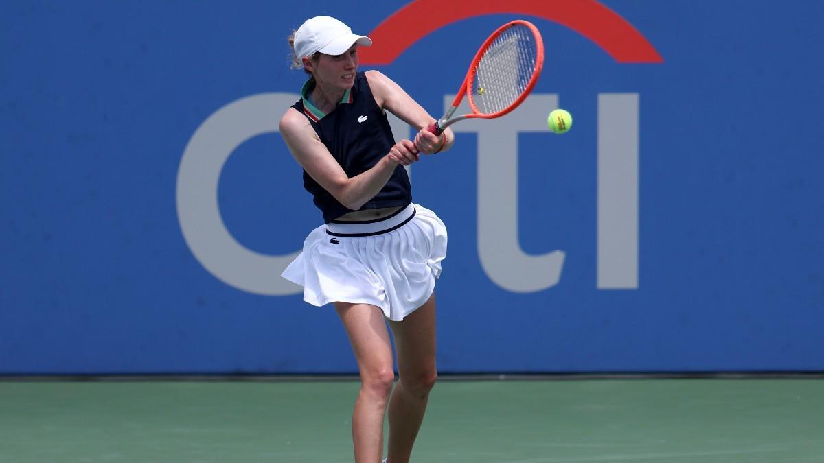 Bucsa devuelve una pelota en el duelo ante Halep