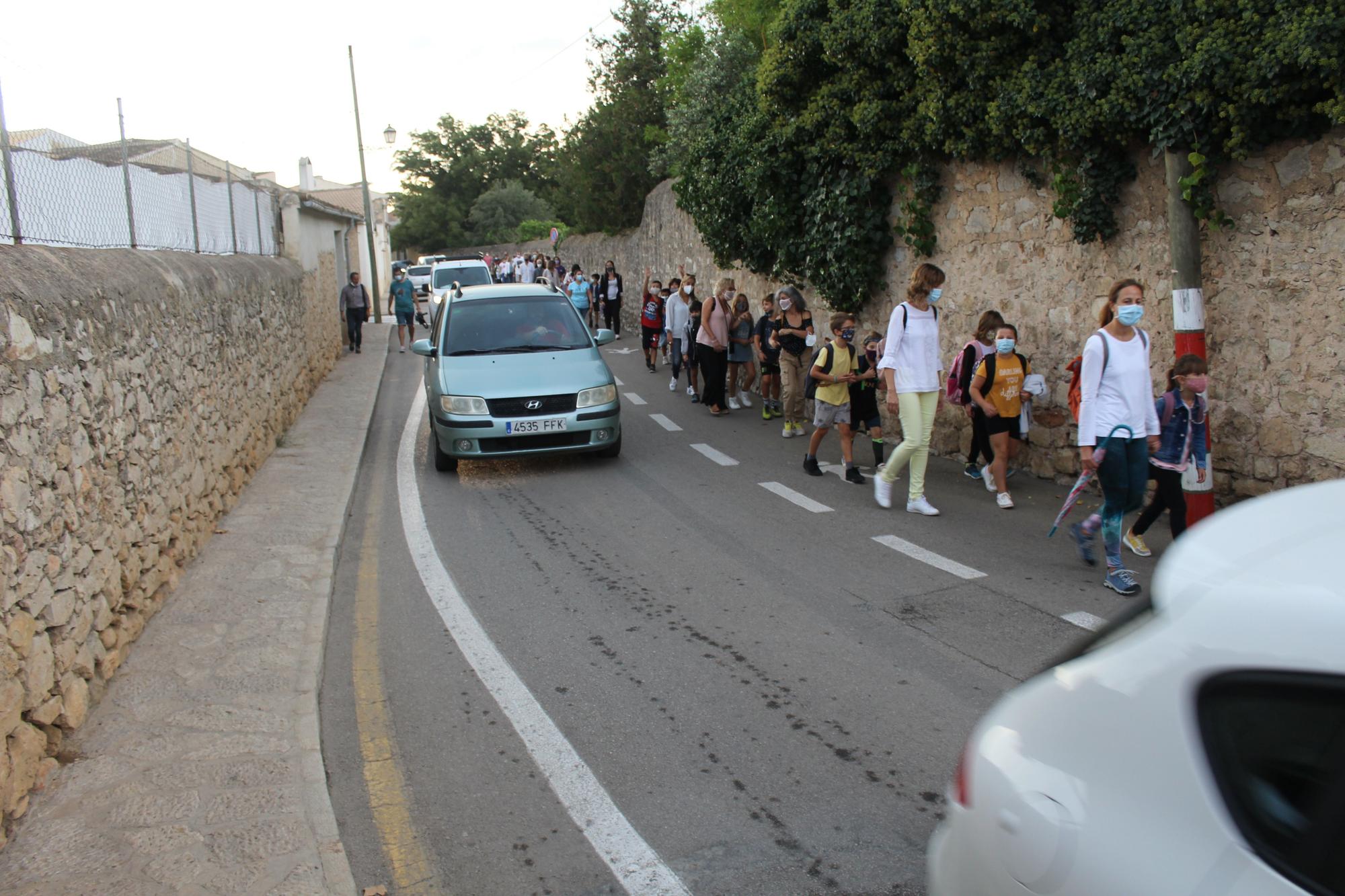 La comunidad educativa del colegio Pedra Viva de Binissalem exige caminos seguros