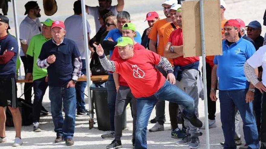 La playa de Peralto presume de albergar el torneo de llave más importante de Galicia