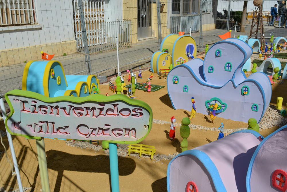 Monumentos y calles adornadas en Benetússer.