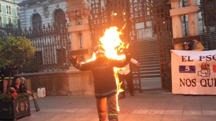 Los Bomberos vuelven a quemarse a lo bonzo