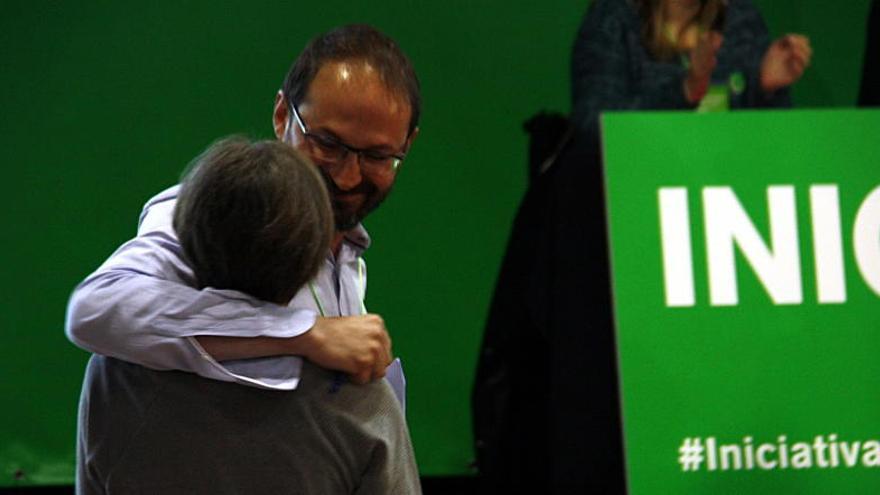 Herrera i Camats s&#039;abracen en un moment de l&#039;acte d&#039;aquest dissabte