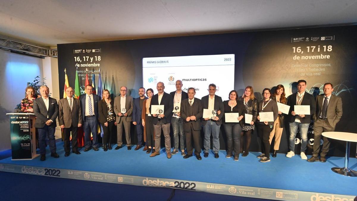 Foto de familia de los galardonados y patrocinadores en la entrega de premios de la Fundación Globalis.