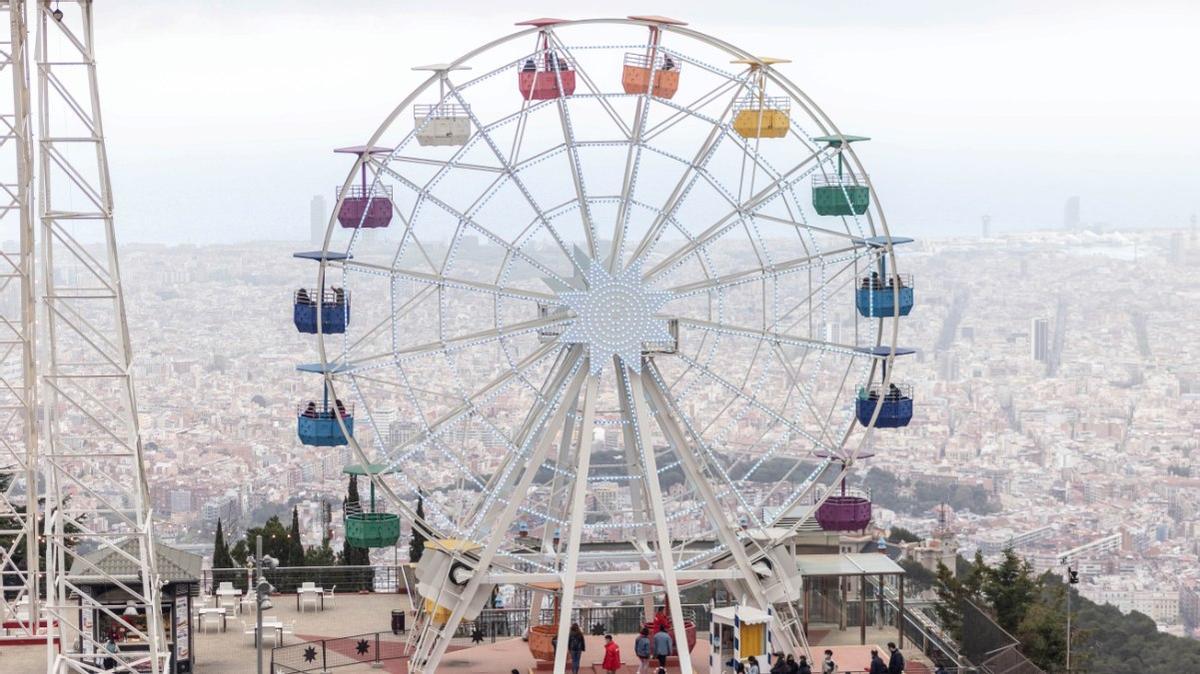 La noria del parque recibe el nombre de Giradabo.