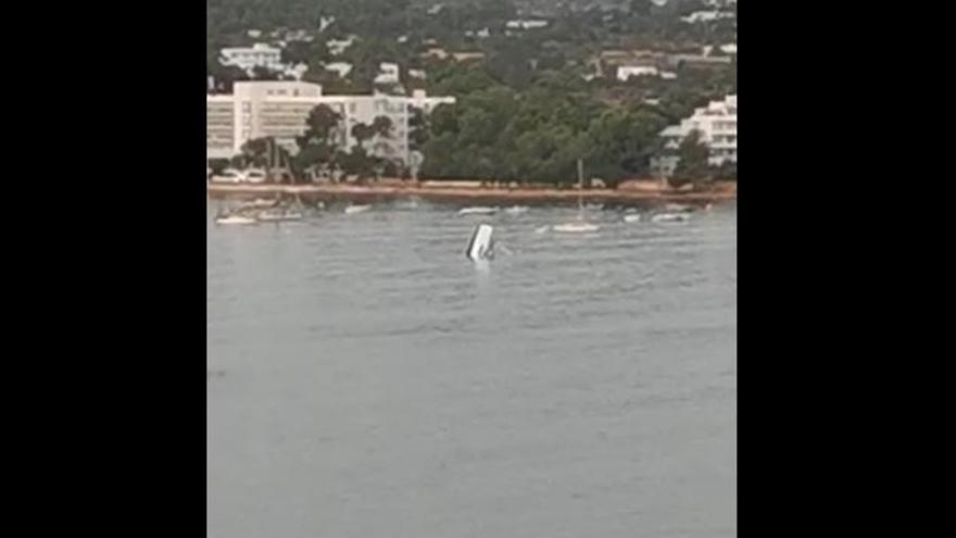 El viento hunde un catamarán en Ibiza