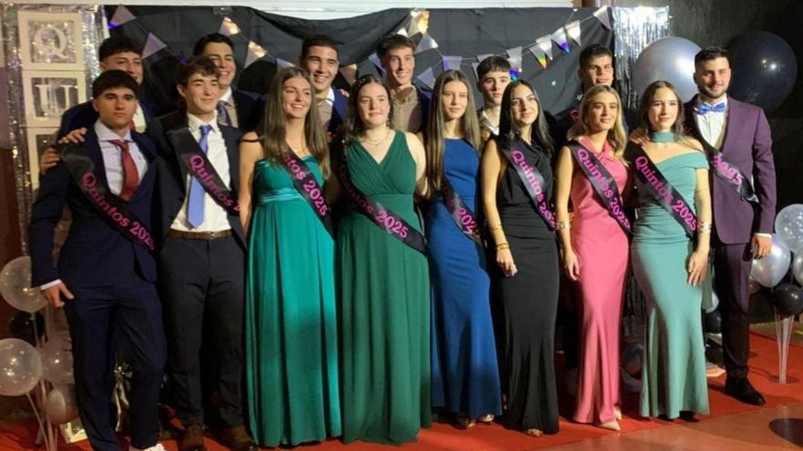 Los jóvenes protagonistas de la fiesta lucieron sus mejores galas. | SERVICIO ESPECIAL