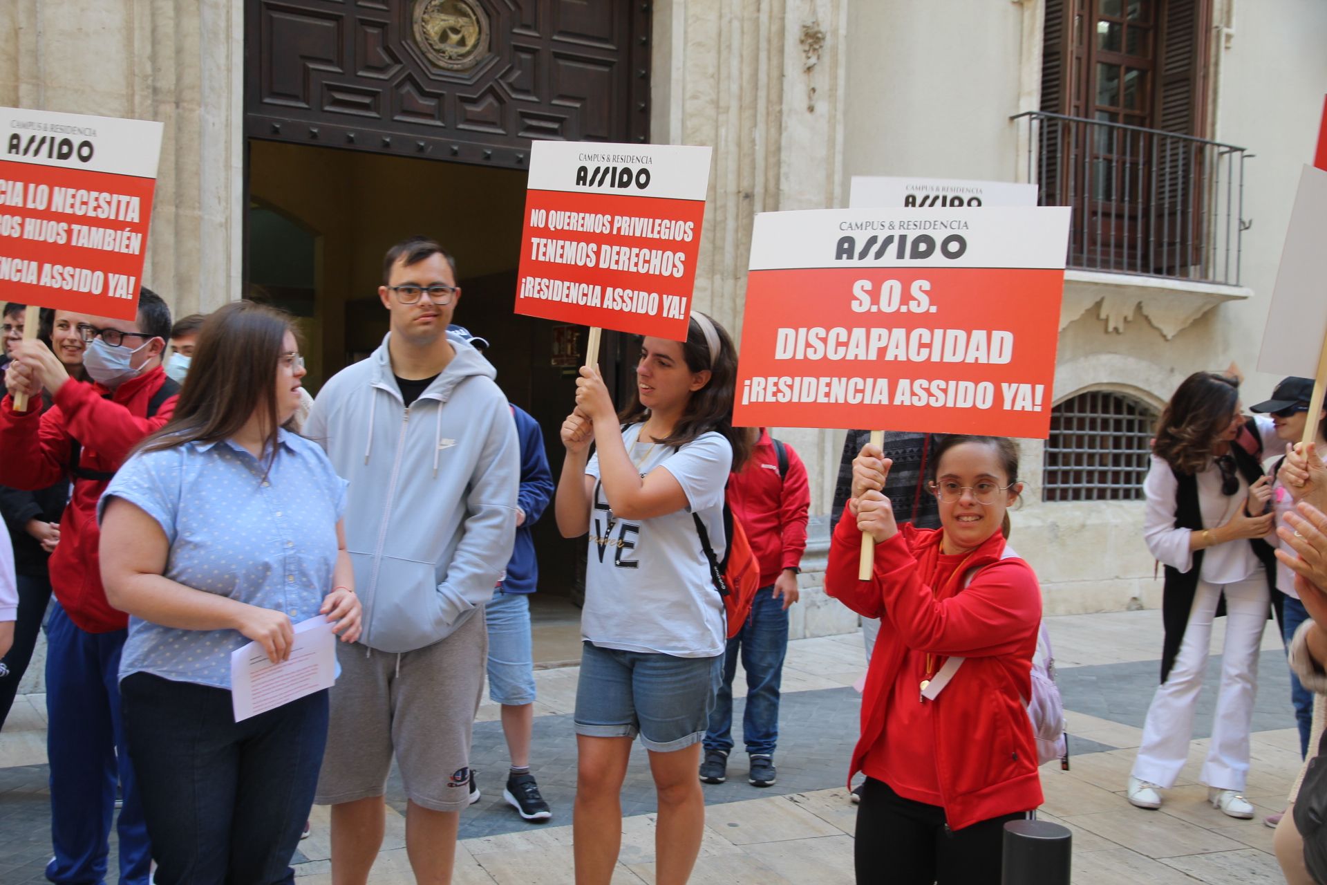 Concentración de Assido en Murcia ante la CHS