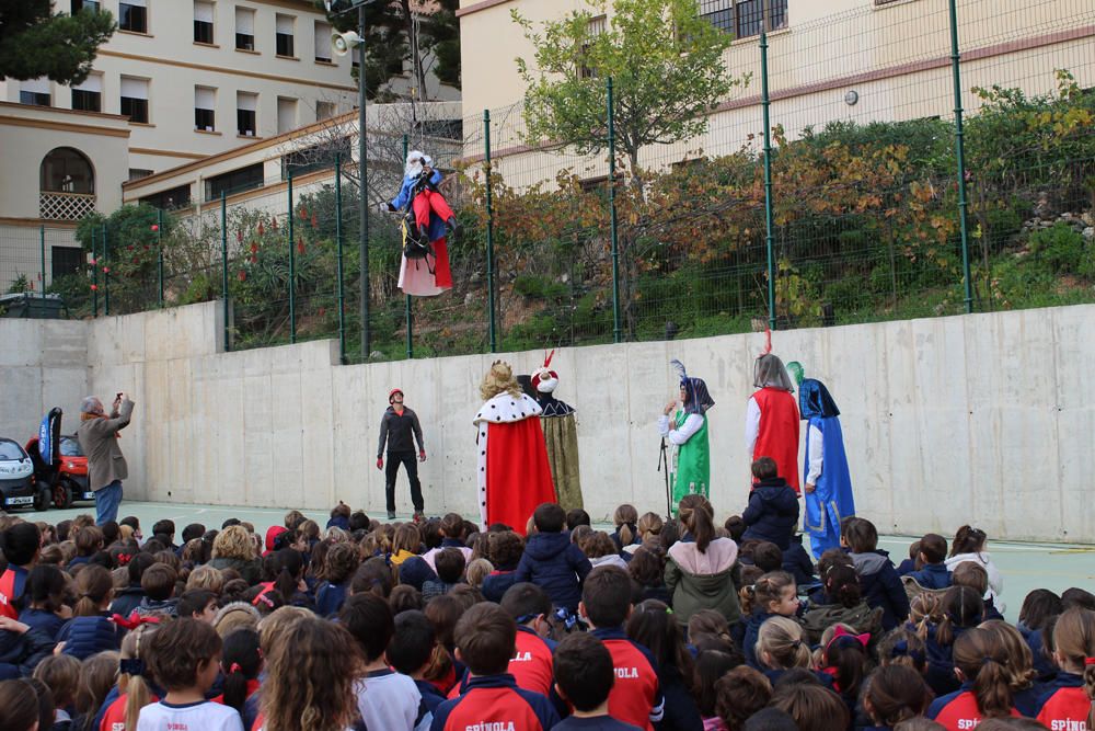 Los Reyes Magos visitan el colegio de Las Esclavas