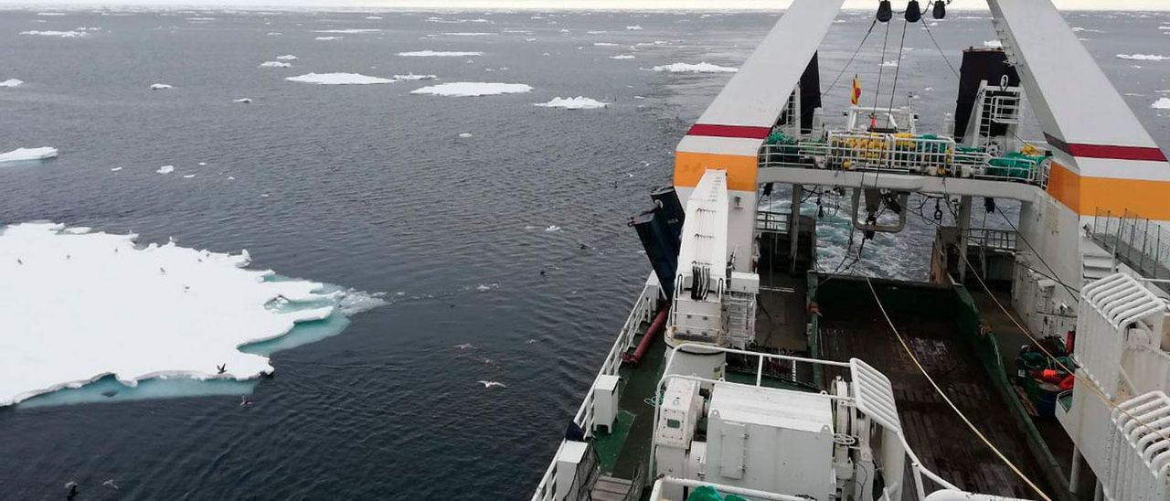 Un bacaladero faenando en aguas de Noruega