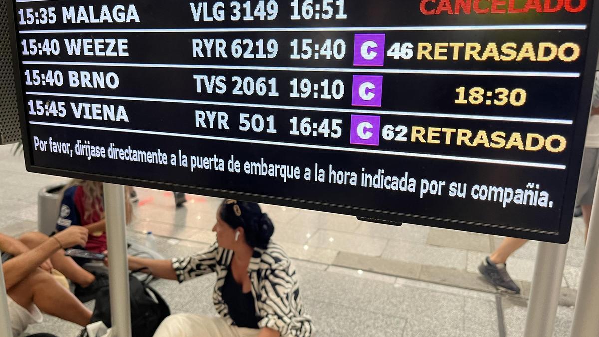 Todos los vuelos o cancelados o retrasados, hoy, en Palma.