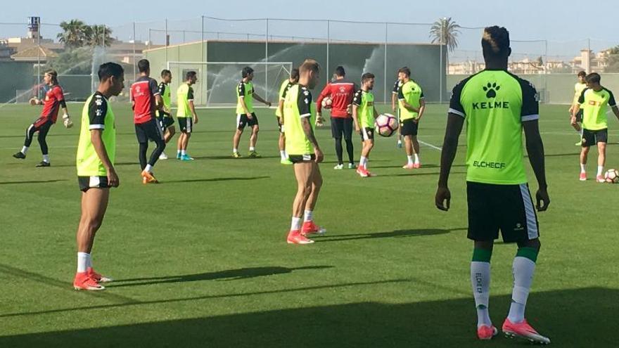 El Elche sigue preparando su final ante el Reus en Pinatar