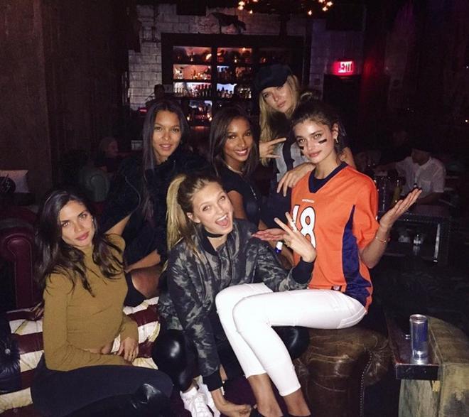 Así vivieron la Super Bowl 2016 los ángeles de Victoria's Secret