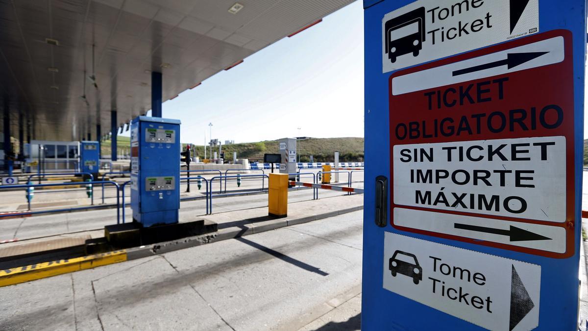 Vista del peaje de la R-2.