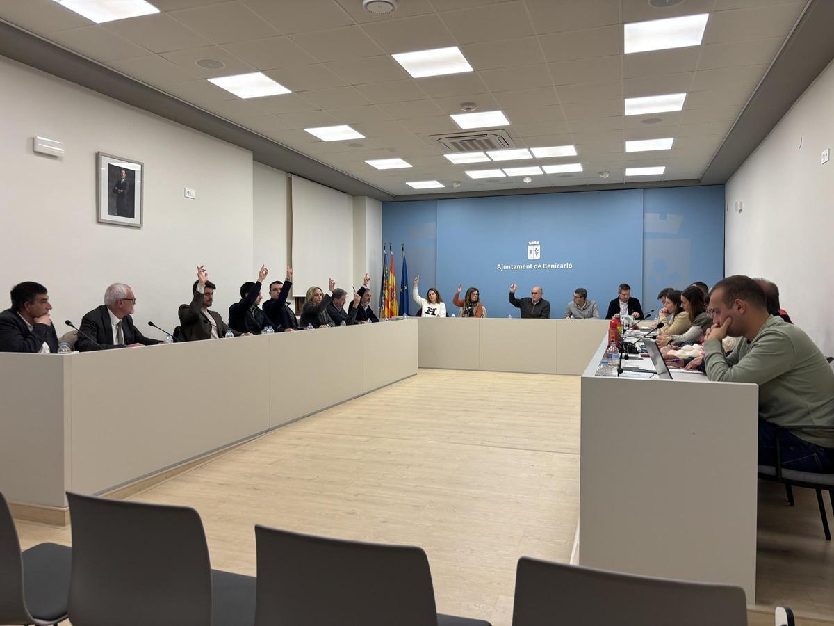 Momento de la votación del presupuesto en el pleno de Benicarló, que ha tenido lugar este lunes.