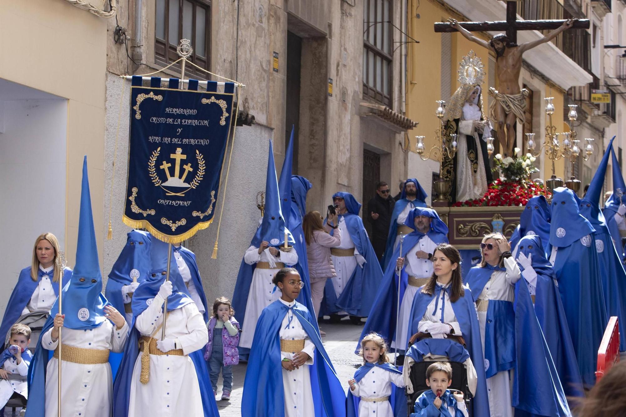 Las procesiones de Semana Santa toman las calles de Ontinyent