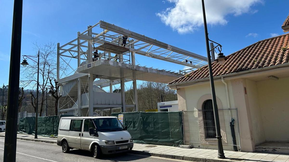 Obras estación de tren de Pola de Siero