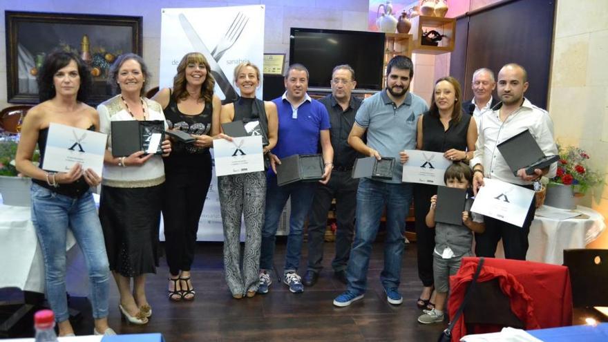 Los hosteleros premiados posan con sus galardones