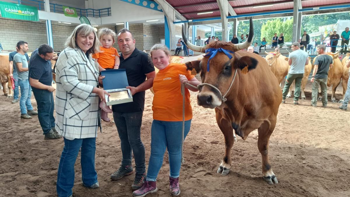 En imágenes: los premiados en la Muestra ganadera local de Cangas del Narcea