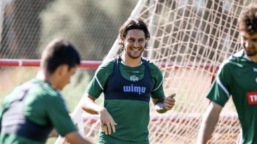 Los jugadores del Elche, durante el entrenamiento de este viernes