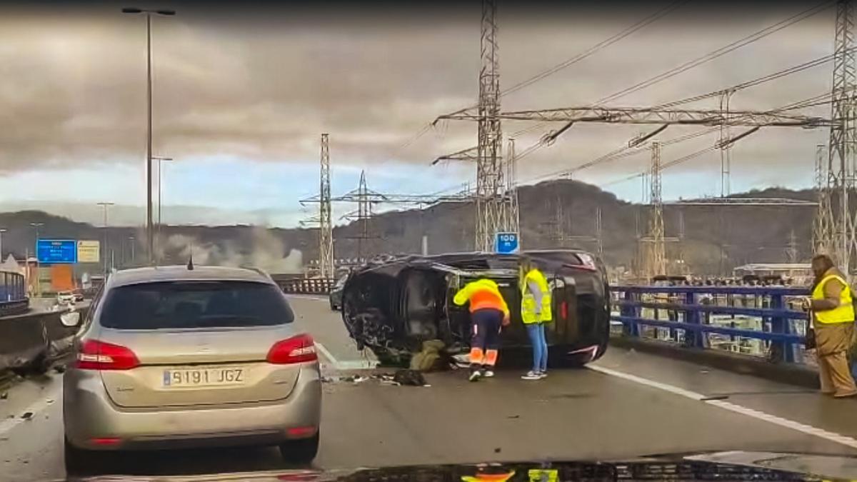 El vehículo siniestrado en el Corredor del Nalón
