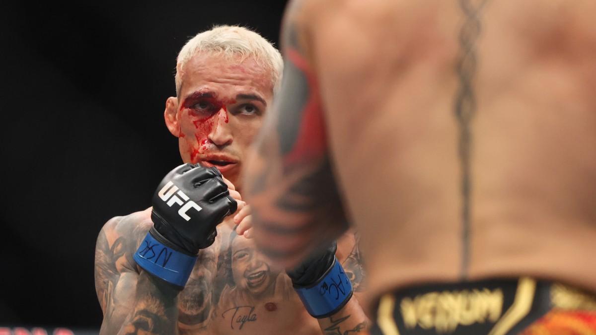 Oliveira ante Topuria en el UFC 317