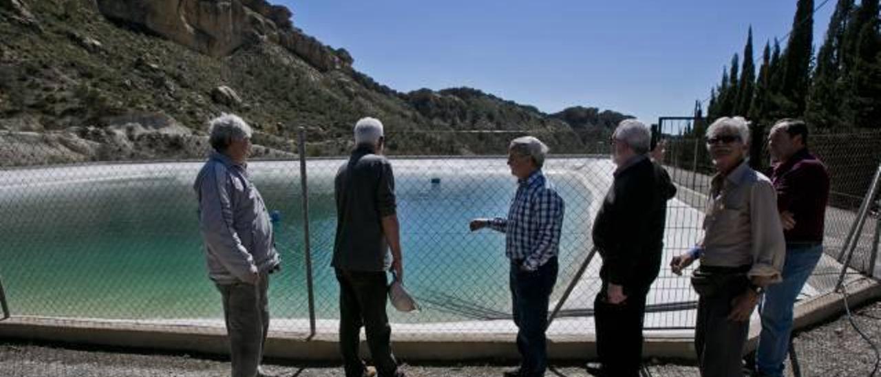 Trescientas familias de Els Pontets temen  quedarse sin agua tras agotar las reservas