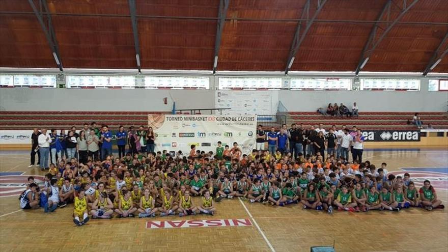 Minibasket y diversión en los pabellones cacereños