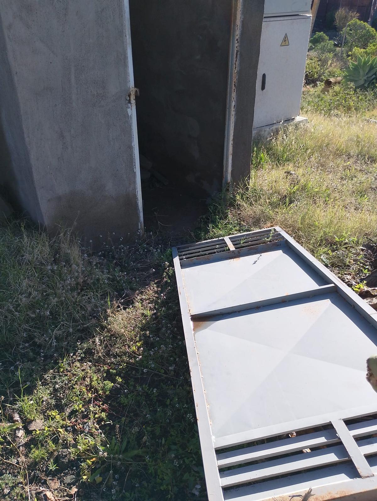 Imagen donde se pordujo el robo de cableado que dejó al barrio de Lomo Juan sin alumbrado público.