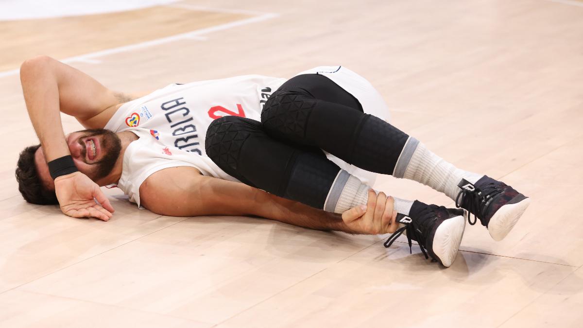 Serbia contiene la respiración por Micic