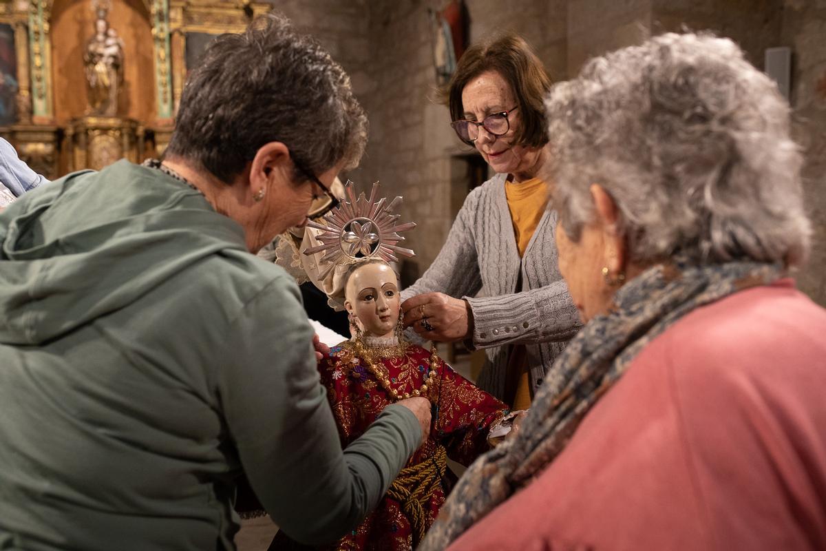 Las águedas de San Frontis visten a la santa Las águedas de San Frontis visten a la santa