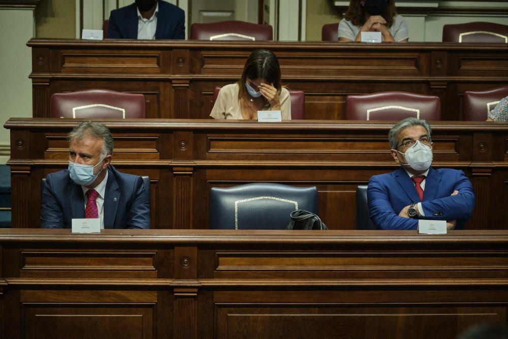 Pleno en el Parlamento de Canarias