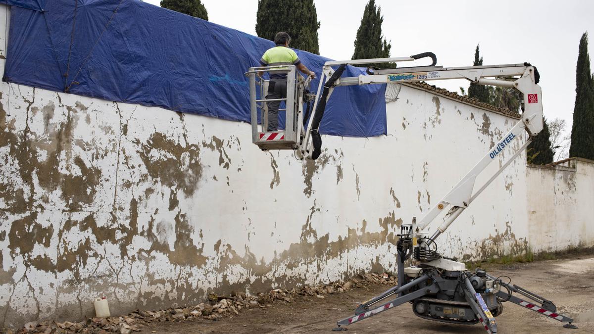 Imagen de marzo de 2022, cuando se instalón una malla protectora para cubrir el pabellón afectado tras las lluvias.